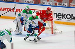 «Салават Юлаев» на выезде уступил «Спартаку»