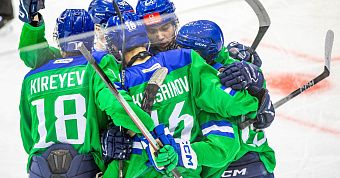 «Толпар» разгромил «Молот» на домашнем льду