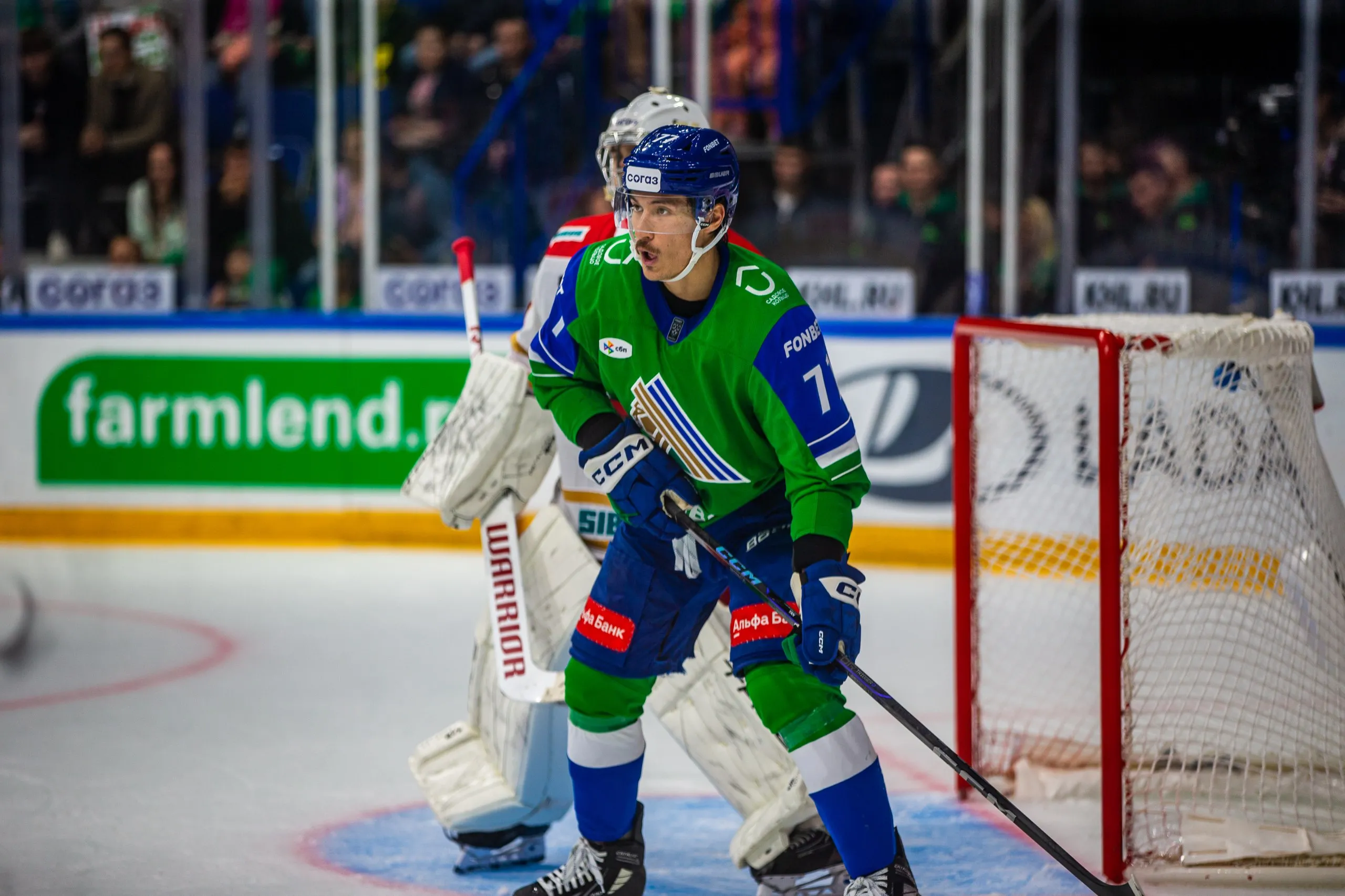 Январ Джонс жалаңаш